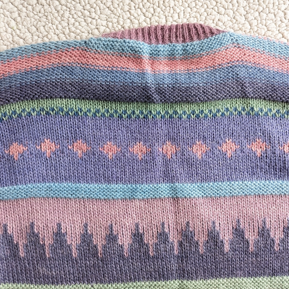 Multicolor Patterned Crew Neck Sweater - Picture 12 of 16
